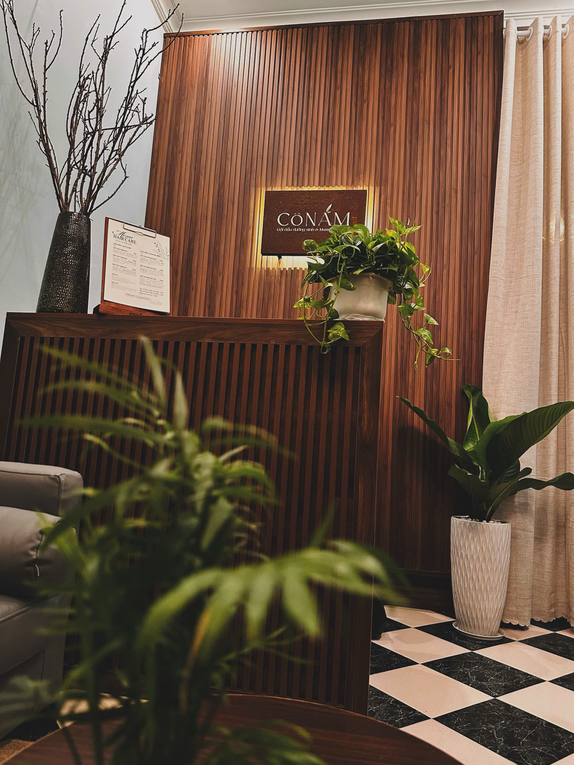 Không gian lễ tân Cô Năm Spa gần Tân Bình